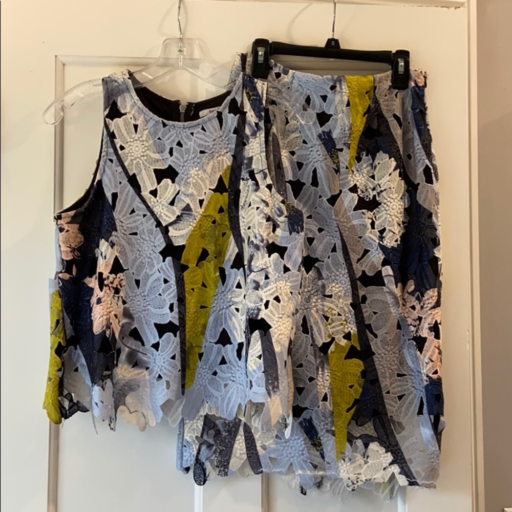 FLORAL LACE SET TOP XS SKIRT S EXCELLENT CONDITION